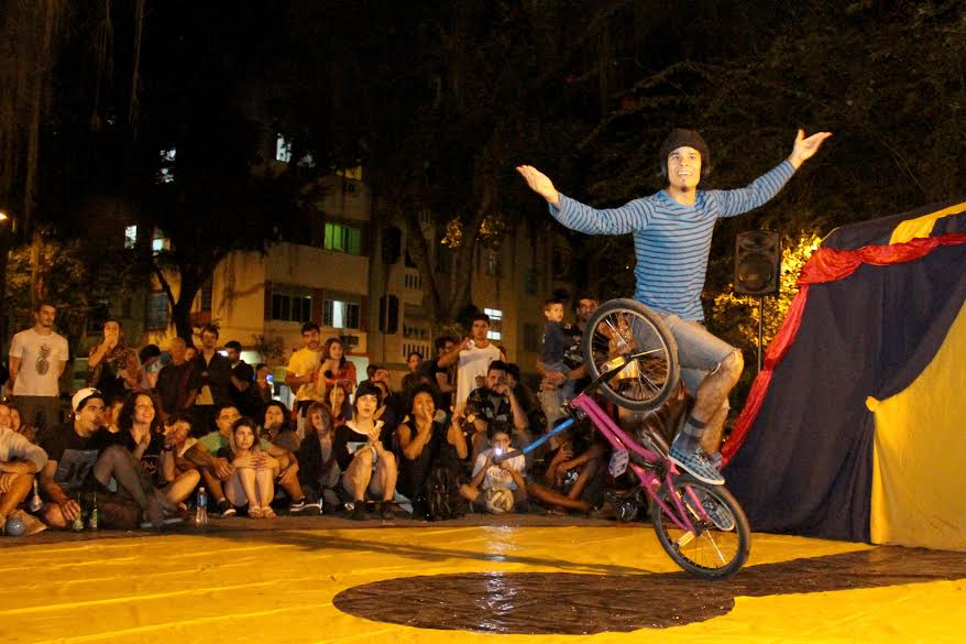 Encontro Semanal de Malabares e Circo: atração de todas as segundas-feiras na Praça São Salvador (Foto: Coletivo Bravos/Divulgação)