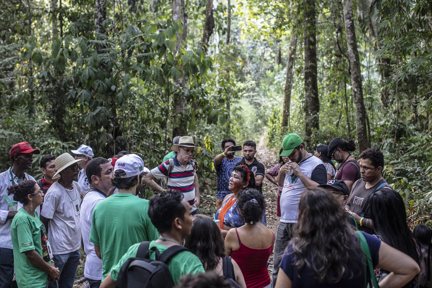 Foto Marizilda Cruppe No centro da roda, a cacique Katia Silene, do povo Gavião Akrãtikatêjê, conta a luta para recuperar sua terra e evitar novas invasões. Foto Marizilda Cruppe