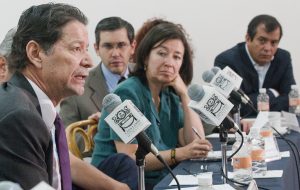 Foto Luis Acosta/AFP A jornalista colombiana Maria Teresa Ronderos durante uma conferência no México. Foto Luis Acosta/AFP