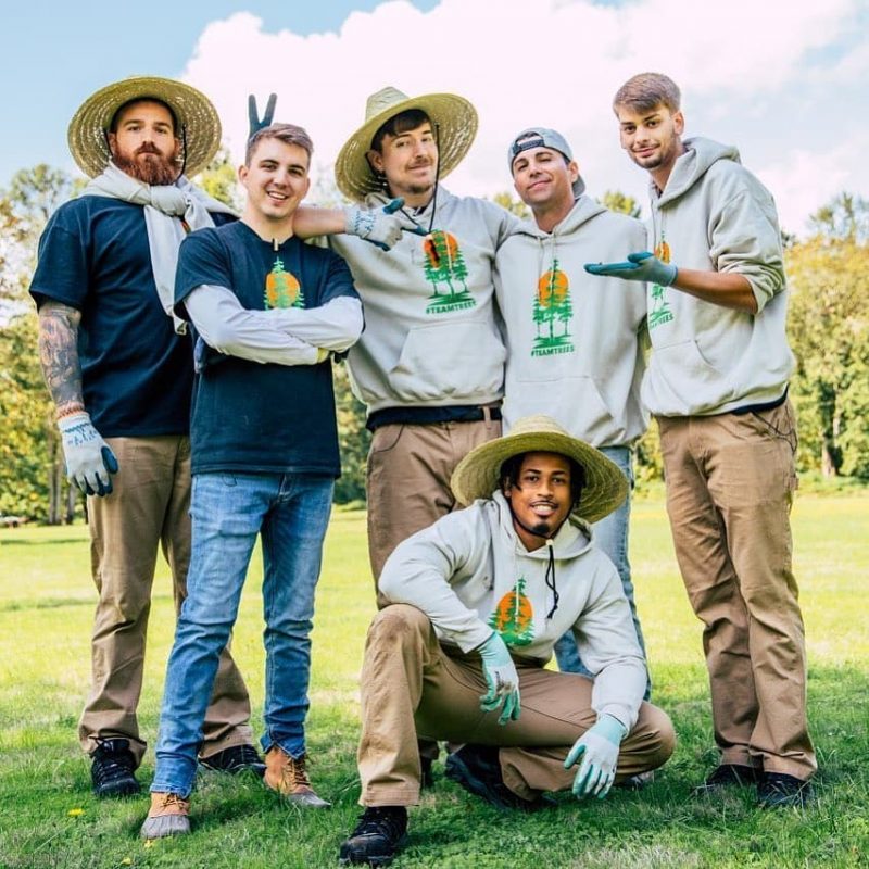 Mr Beast e sua equipe na gravação do vídeo de lançamento da campanha. Foto Divulgação