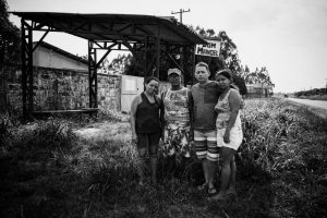 aria das Graças dos Anjos, Adevaldo Brandão, Valdenice dos Anjos e Lúcio Negrão: sem indenização. Foto de Cícero Pedrosa Neto (Amazônia Real)