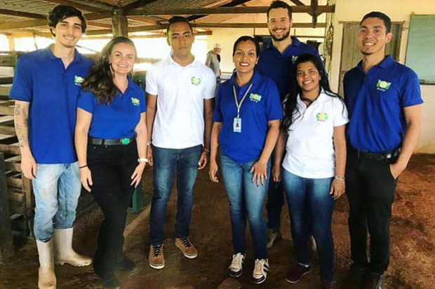 Professores e alunos de graduação e pós-graduação de instituições e cursos diferentes participam do projeto da UnB (Foto: Arquivo pessoal/BioCer)