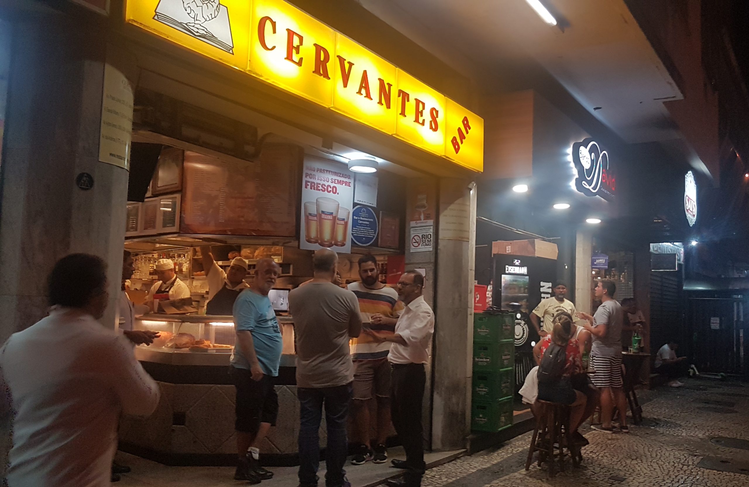 Cervantes, Bar do David e Galeto Sat's: tríplice aliança para as madrugadas na região do Lido (Foto: Oscar Valporto)