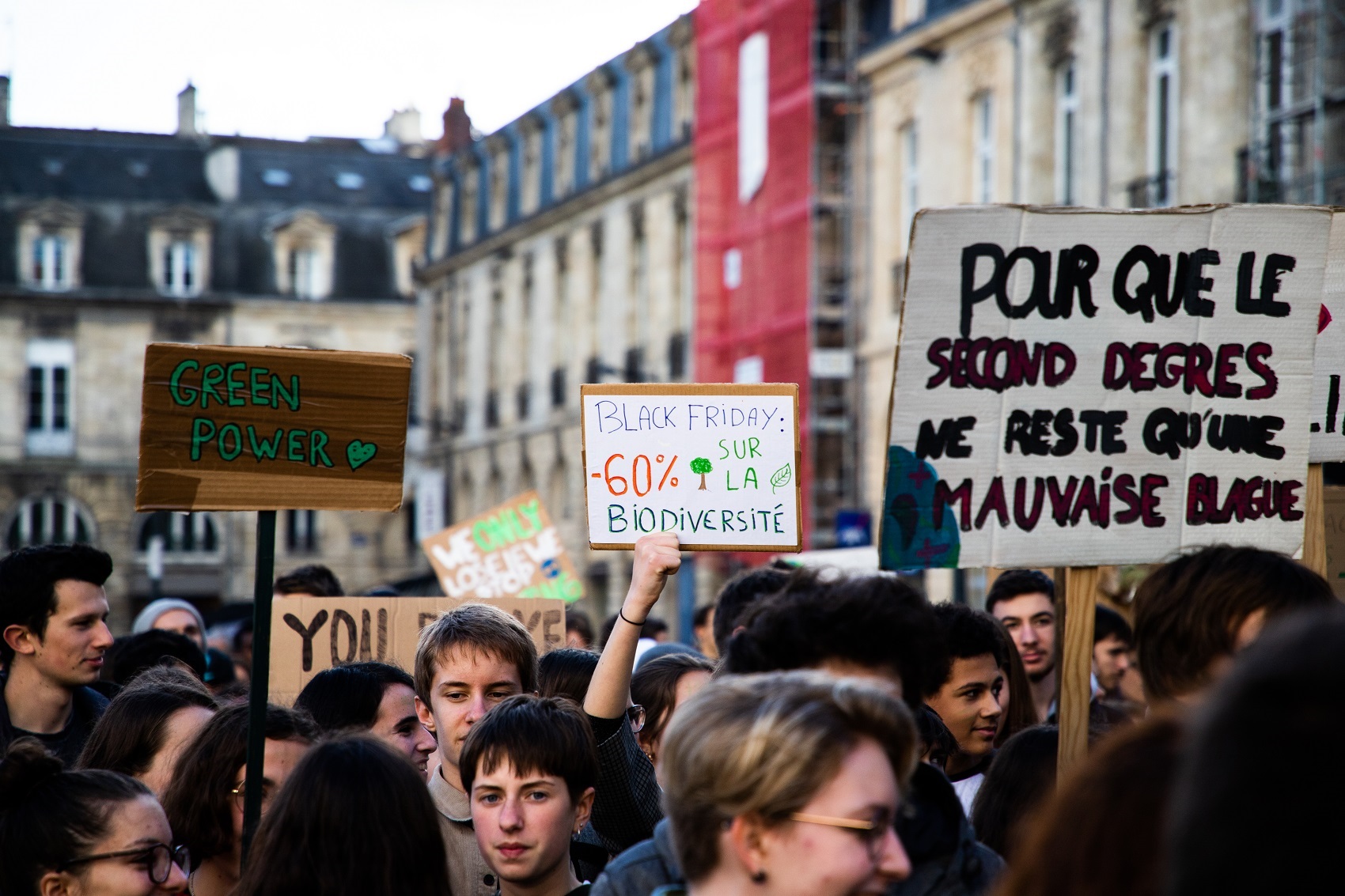 Foto Jerome Gilles/NurPhoto Protestantes fazem uma marcha contra o Black Friday, em Bordeaux, na França. Foto Jerome Gilles/NurPhoto