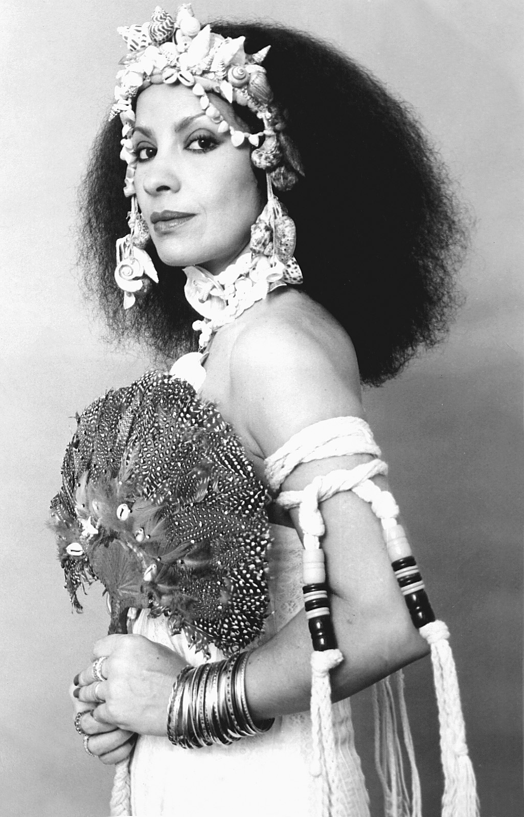 Clara Nunes: relançamento de biografia e enredo na Sapucaí de uma artista fundamental da música brasileira. Foto de Wilton Montenegro (Divulgação)