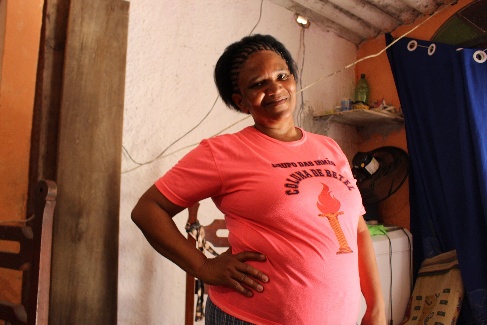 Foto Yuri Fernandes Neli Pereira sobrevive de bicos: cobra R$2 para agendar emissão de documentos com isenção. Foto: Yuri Fernandes