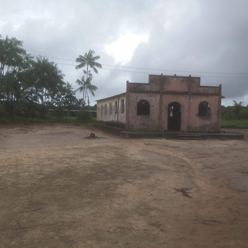 Foto Luís Edmundo Araújo Escola na comunidade de São Pedro, uma das poucas que não é a céu aberto no Alto Rio Negro. Foto Luís Edmundo Araújo