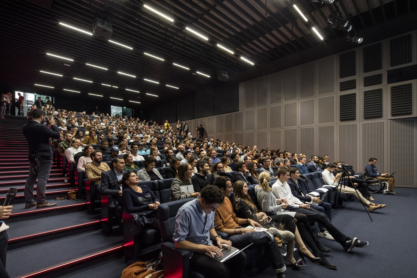 A seleção das 200 startups participantes é feita por um comitê formado por 100 empreendedores de 21 países. Foto Patrick Tourneboeuf