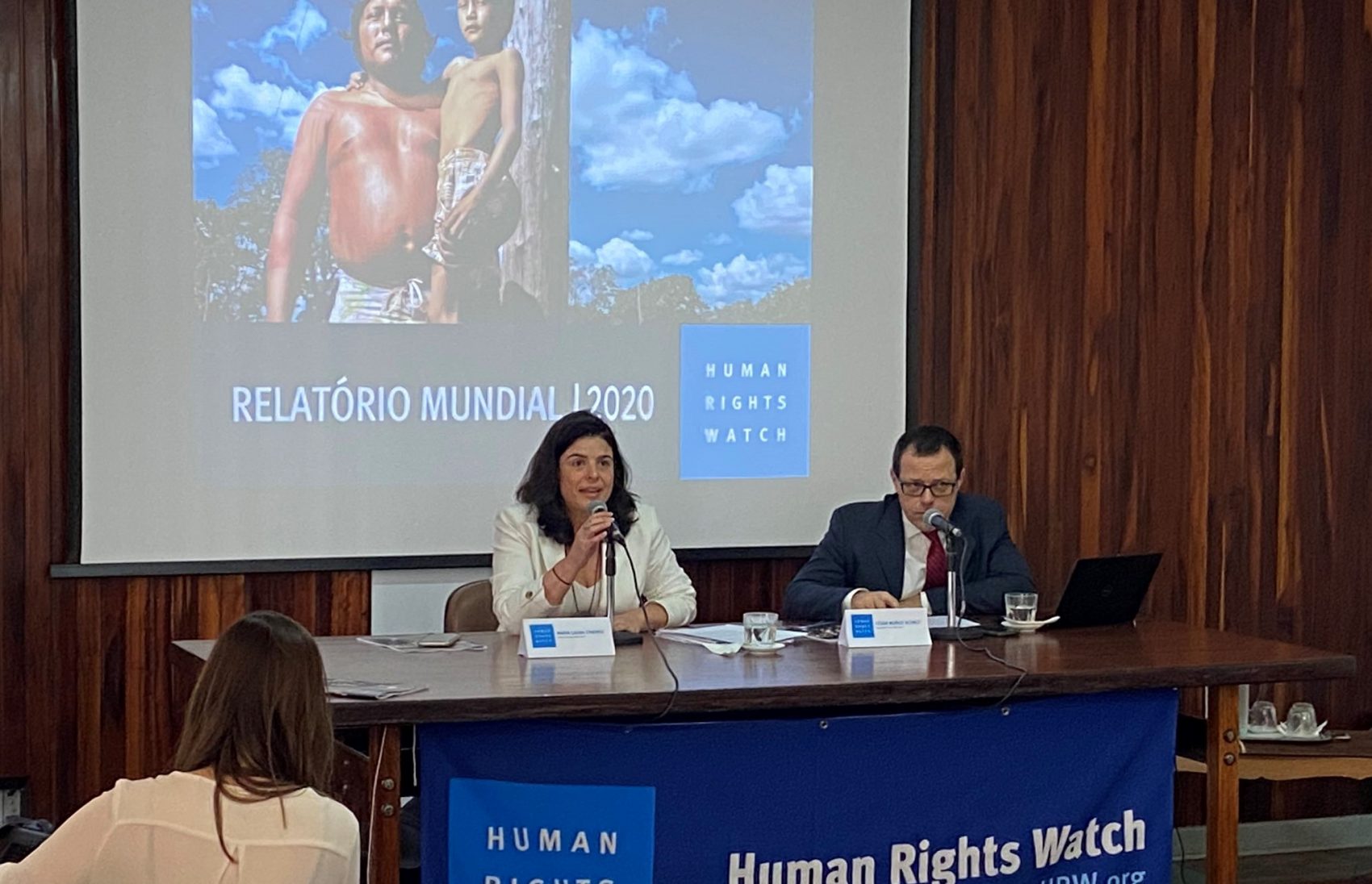 Maria Laura Canineu, diretora da Human Rights Watch no Brasil durante coletiva para a apresentação do relatório mundial: governo Bolsonaro assumiu agenda contra os direitos humanos (Foto: Divulgação)