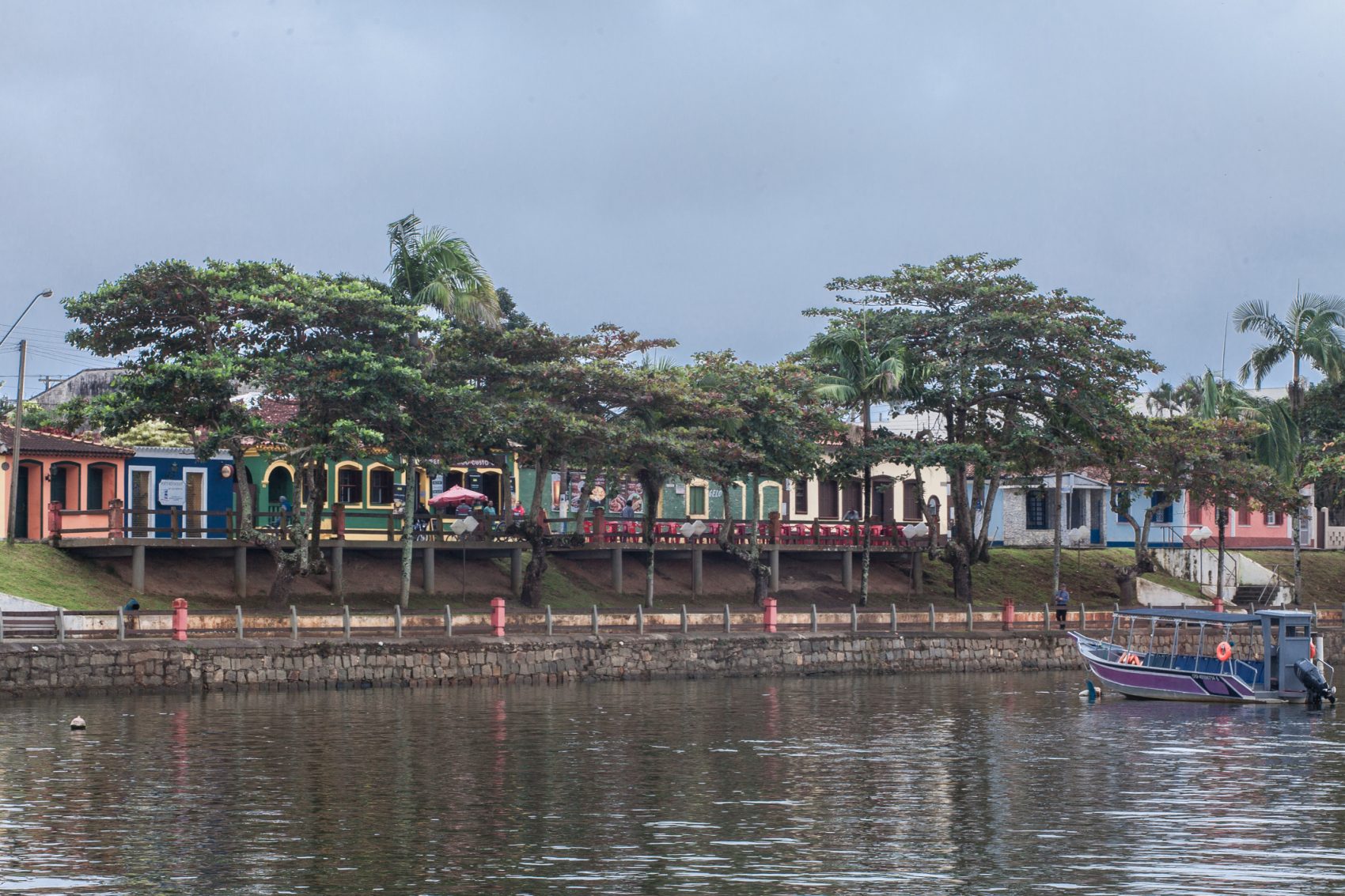 Vila de pescadores em Cananeia: cidade fundada em 1931 fica em reserva de Mata Atlântica tombada pela Unesco como Patrimônio Natural da Humanidade (Foto: Caio Ferrari)