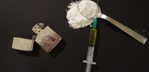 Heroína pronta para ser consumida: especialistas temem que usuários consumam drogas ainda mais pesadas durante pandemia (Foto: Reno Beranger/PIxabay)