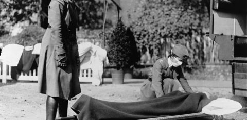 Enfermeiras da Cruz Vermelha cuidam de doente em acampamento hospitalar em Washington (EUA): gripe de 1918 matou entre 50 e 100 milhões (Foto: Biblioteca do Congresso dos EUA)