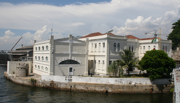 Arsenal de Marinha na Ilha das Cobras: o alferes Joaquim José ficou mais de mil dias na prisão militar da capital da colônia (Foto: Divulgação)