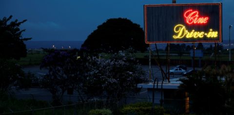 Cine Drive In em Brasília, último do gênero no país: com a pandemia de covid-19, hoje é o único cinema aberto do Distrito Federal (Foto: Divulgação)