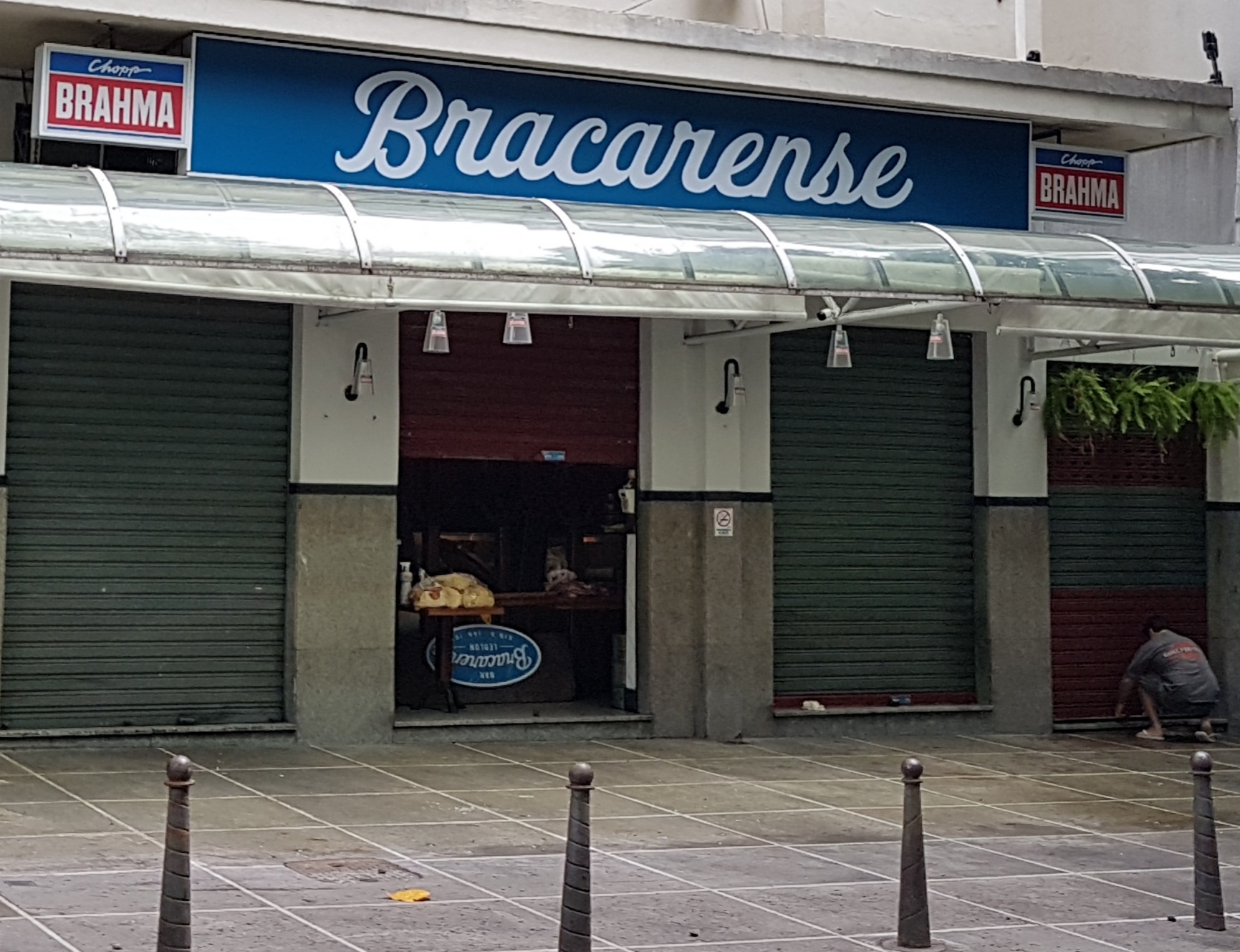Bracarense fechado durante a pandemia: mais uma prova de resistência aos 59 anos (Foto: Oscar Valporto)