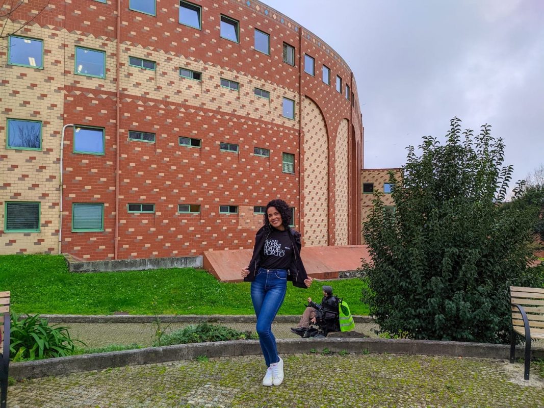 A bolsista Juliana Ferreira, de Ceilândia para a Universidade do Porto: tensão com a alta do euro e a pandemia de covid-19 (Foto: Arquivo pessoal)