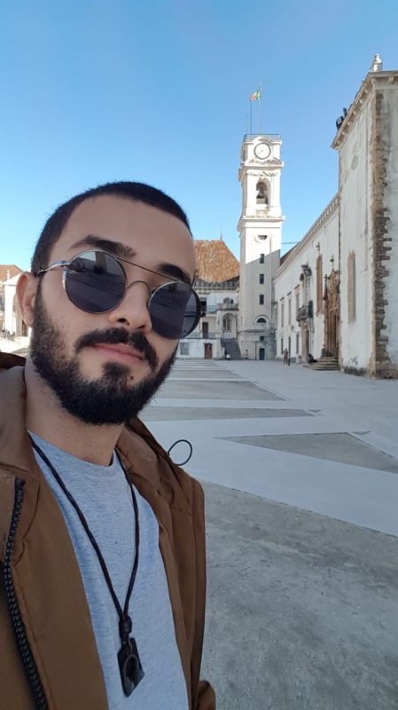 O alagoano Ozéas em Coimbra, Portugal: 'Para ficar aqui, com todos esses gastos, só com aula a distância e trancado em casa com o psicológico abalado, eu acho mais viável voltar para o Brasil e interromper o sonho que foi vir para cá' (Foto: Arquivo pessoal)