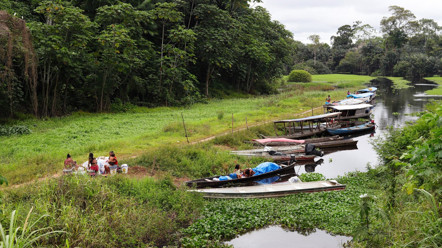 Porto do Graciliano usado para chegada e saída de indígenas em São Gabriel da Cachoeira: infectologista alerta para necessidade de controle de deslocamentos (Foto: Paulo Desana/Dabakuri/Amazônia Real)