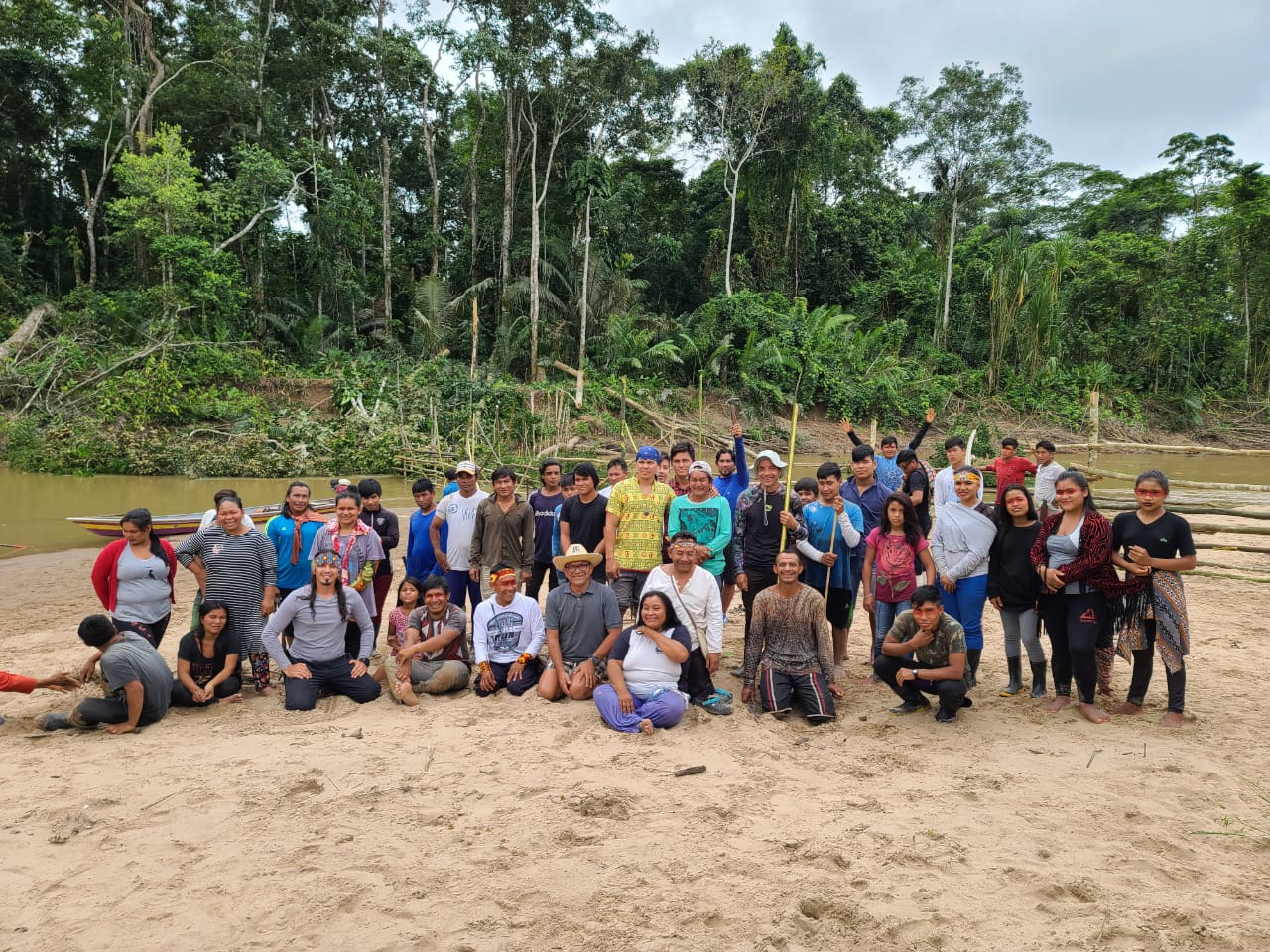 Grupo de indígenas Yawanawa fazem ações de prevenção contra o coronavírus nas aldeias: preocupação com os idosos (Foto: Biraci Yawanawá/Amazônia Real)