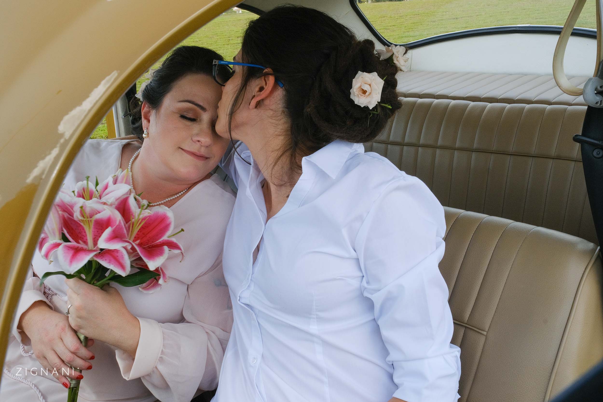 Surdas, lésbicas e mães: "Me considero sortuda por ter a Helenne, uma mulher maravilhosa que me entende só me olhando", diz Carilissa