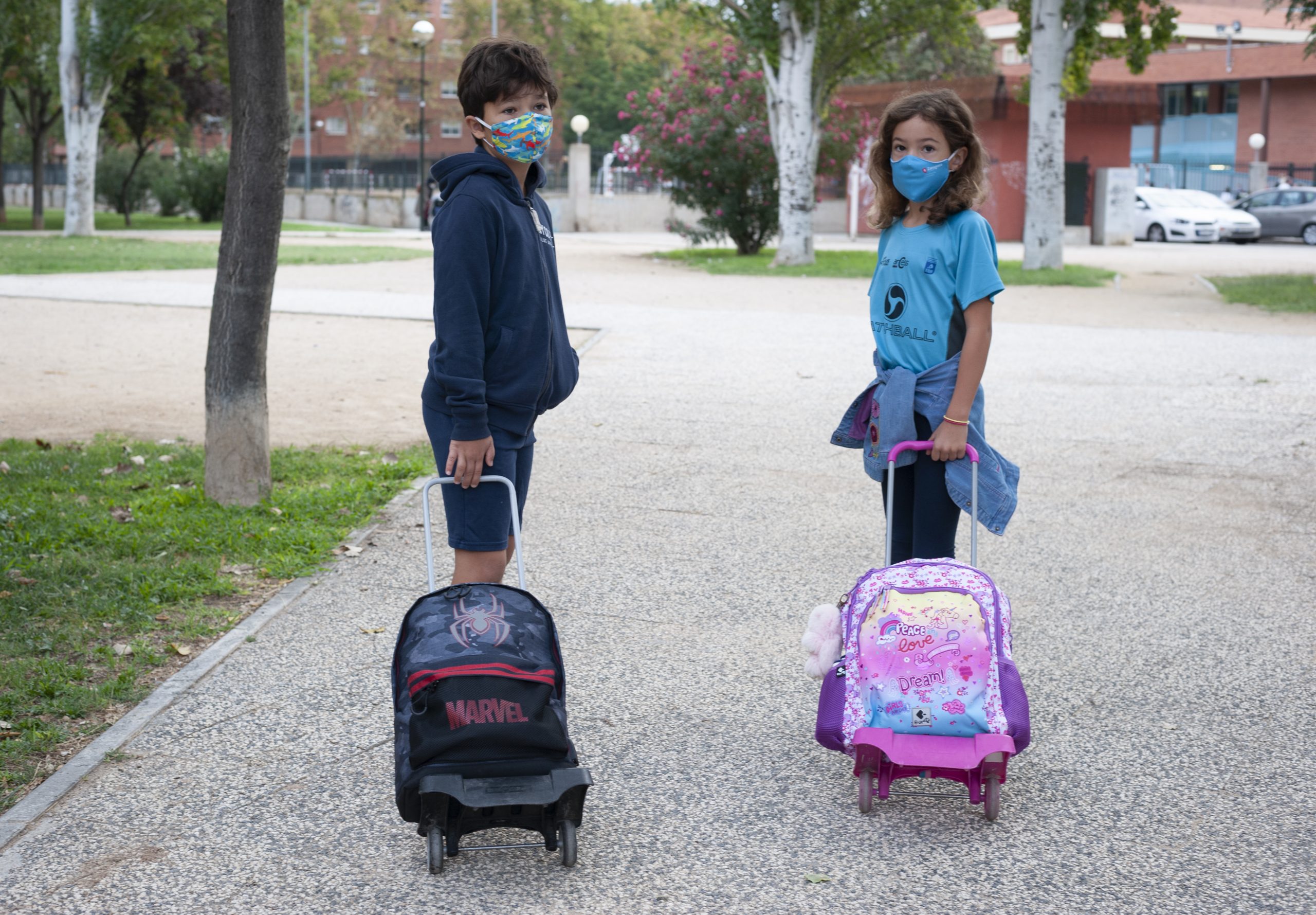 Hugo e Carolina Sanchez vão à escola em Saragoça. Foto/ Rosane Marinho