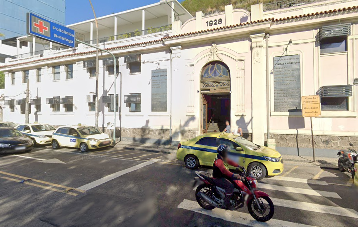 Prédio da Policlínica de Botafogo: há mais de 100 anos, fila para vacina depois de nova epidemia de varíola (Foto: Reprodução/Google Street View)