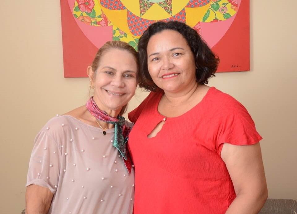 À esquerda, Concita Maia: “O único lugar do país onde o Bruno encontrou guarida foi aqui no Rio Branco. A contratação dele é um escárnio, um desrespeito com todas as mulheres vítimas de violência". Foto Reprodução do Facebook