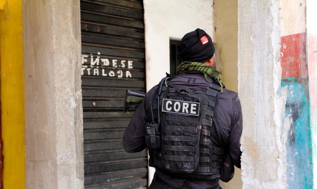 Operação policial reuniu cerca de 300 homens, blindados e dezenas de viaturas. Foto Kamila Camilo