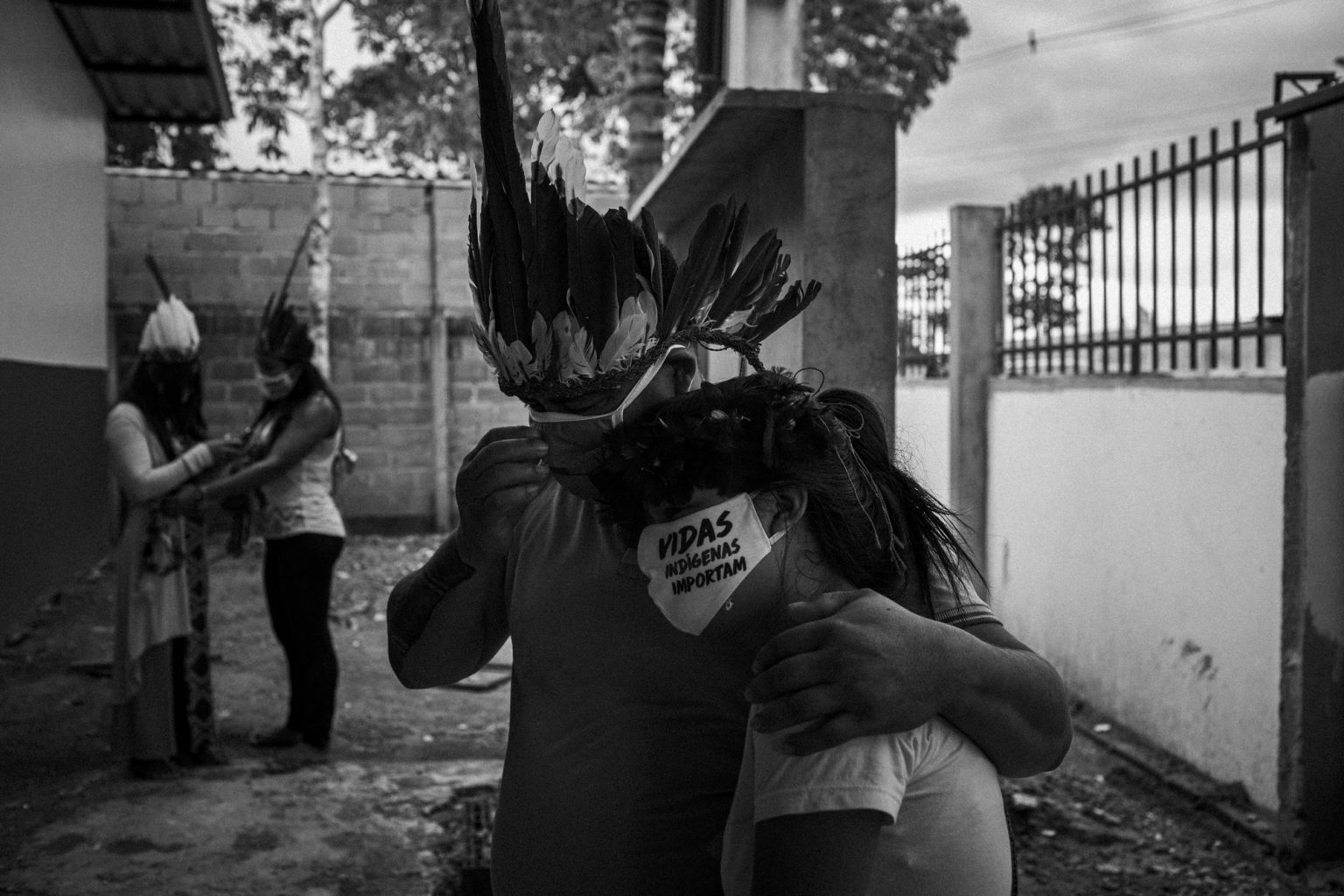 Velório do cacique Aldenor Tikuna em Manaus: situação dos indígenas que vivem nas cidades e fora das terras homologadas pela Funai, é preocupante (Foto: Raphael Alves/Ensaio Insulae/Amazônia Real)