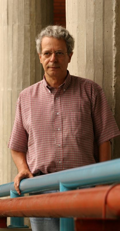 Frei Betto e suas reflexões durante a quarentena: "No mercado das crendices, há deus para todos os gostos: deus-tapa-olho, deus-tapa-ouvido, deus-juiz, deus-policial, deus-terrorista, deus-vampiro,deus-pronto socorro, deus-antiDeus. Há, inclusive, o deus daqueles que se julgam proprietários privados de Deus". (Foto: João Laet/Divulgação)
