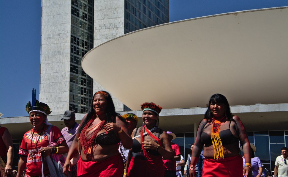 Mulheres indígenas após sessão no Congresso Nacional em 2019: mais de duas mil candidaturas indígenas em todo o país (Foto: Douglas Freitas/Deriva Jornalismo/Nonada)