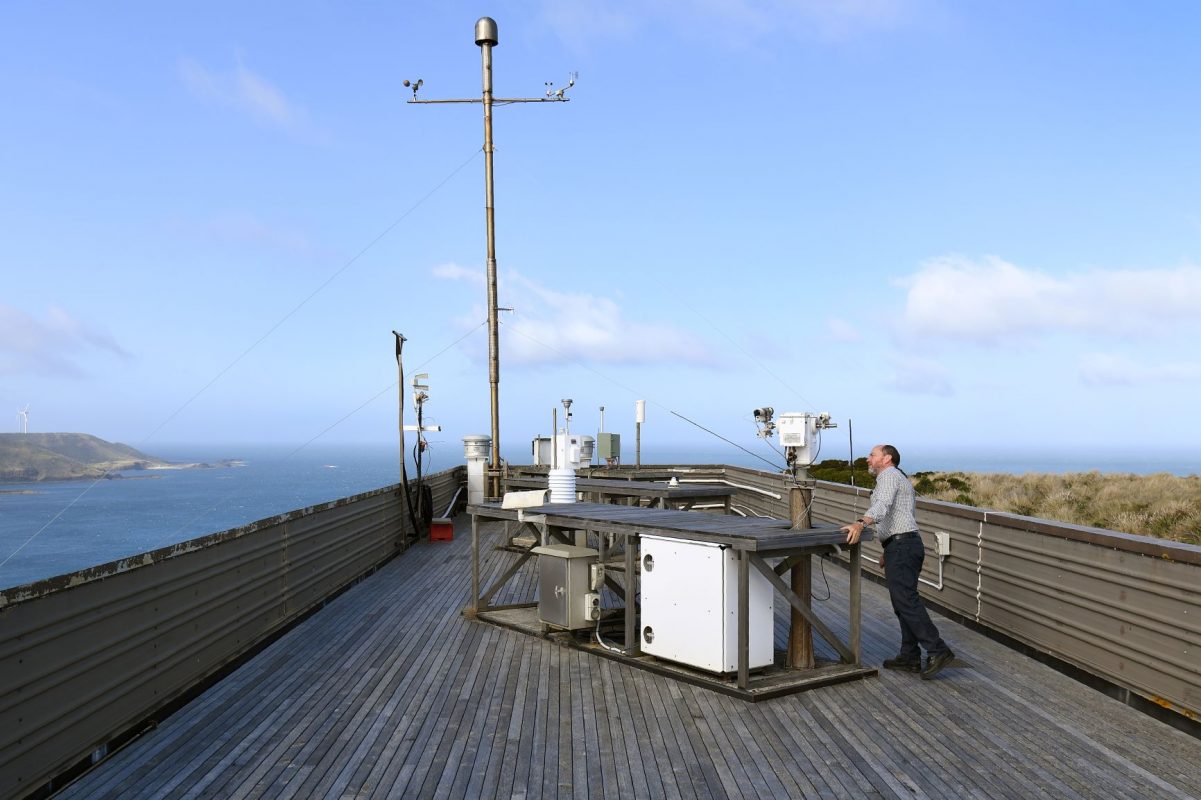 Estação de monitoramento do ar em Cape Grim, na Tasmânia: medição registrou aumento nas concentrações de CO2 em 2020 (Foto: William West/AFP)