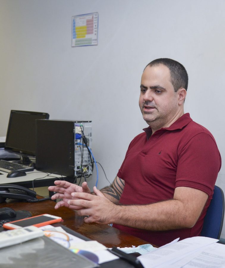 O professor Felipe Terra, do Instituto de Química da UFG: próximo passo é aperfeiçoar potencial do composto (Foto: Divulgação/UFG)