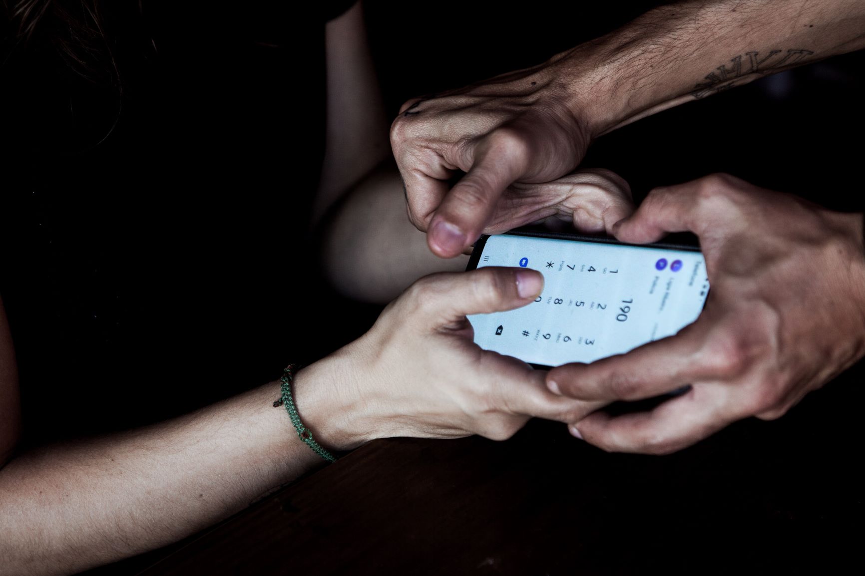 Ensaio fotográfico produzido especialmente pela jornalista Juliana Rabelo e o fotógrafo Felipe Carneiro para a série um vírus e duas guerras: falta de dados e subnotificação no Paraná (Foto: Felipe Carneiro)
