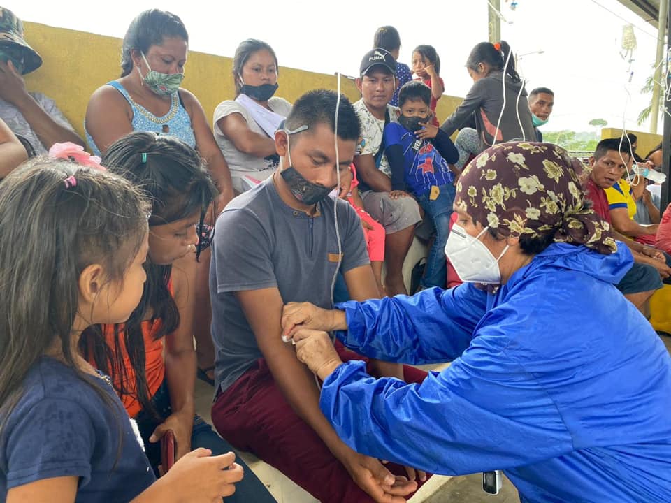 Testagem de indígenas na fronteira com Colômbia: Brasil é considerado vetor de disseminação do coronavírus pela Amazônia (Foto: Coica)