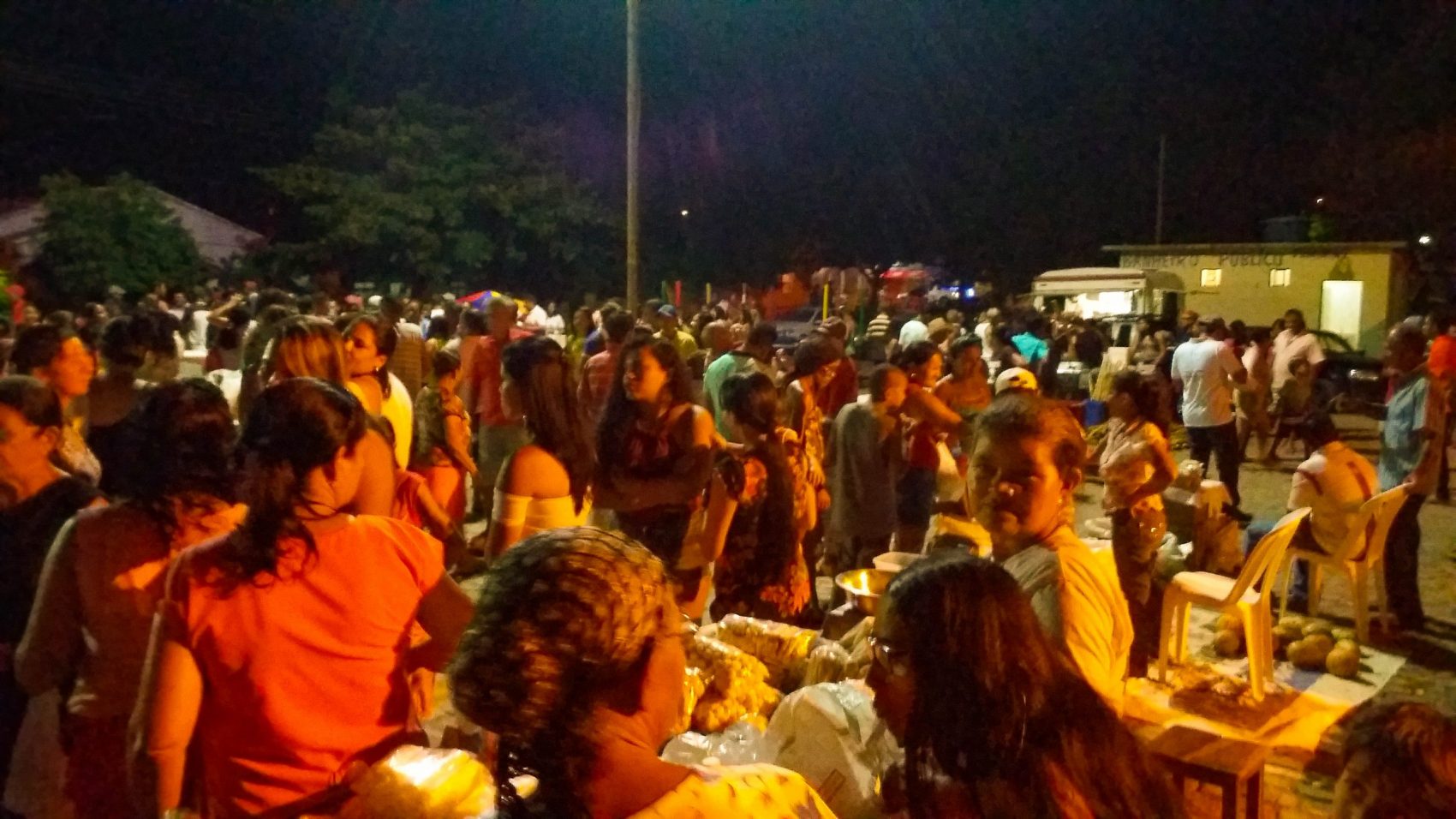 A feira de São Manoel, distrito de Correntina, antes da suspensão: venda de produção rural e local de lazer (Foto: Gisele Magalhães/Arquivo Pessoal)