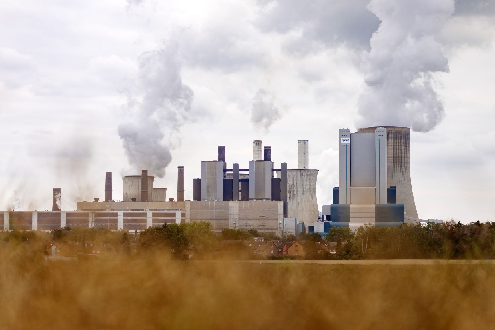 Usina energética a carvão na Alemanha: precificação de emissões de carbono avança devagar (Foto: Christoph Hardt/Geisler Fotopres/DPA/AFP)