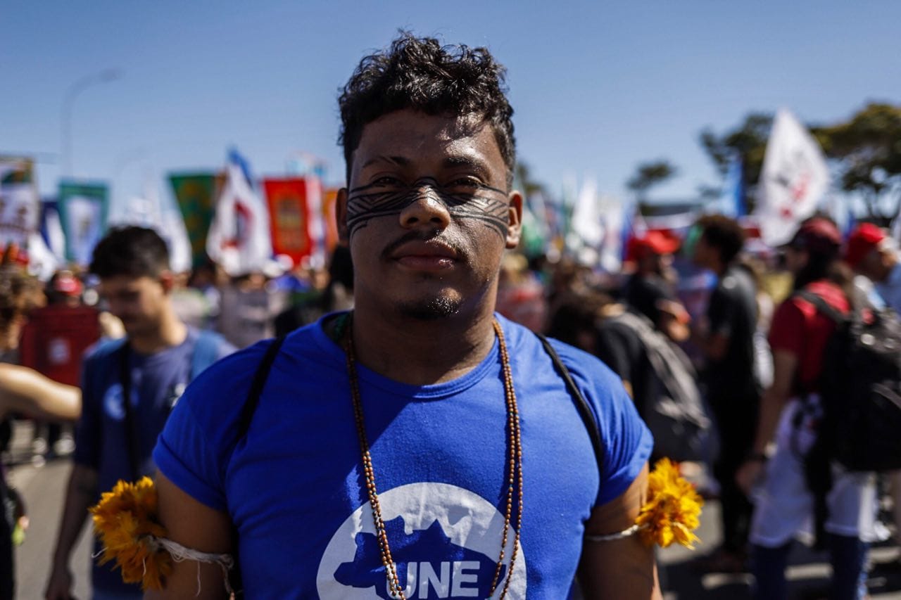 Rayhata Pataxó, jovem líder indígena: "As pessoas deveriam ficar abismadas em derrubar uma árvore, mas só ficam quando cai um prédio”. Foto de Alice Pataxó