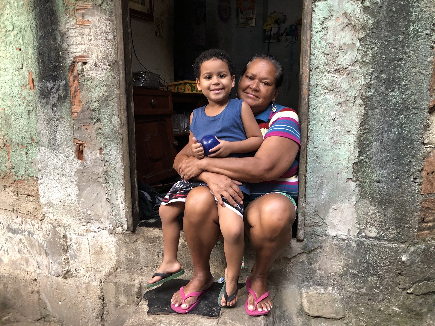Foto Igor Soares Márcia Rodrigues é mãe solteira e aguarda uma ajuda do governo. Ela e o filho Alex estão desempregados. Foto Igor Soares