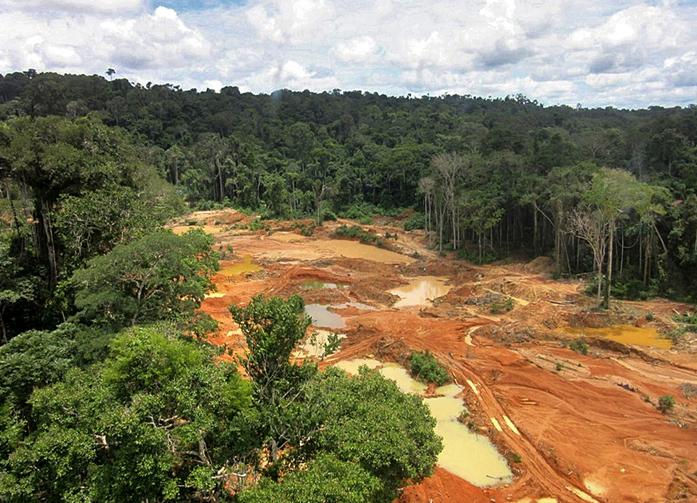 Garimpo ilegal em reserva indígena em Rondônia: tentativa de liberação de mineração em terras indígenas preocupa ambientalistas (Foto: Polícia Federal /AFP - 24/09/2020)