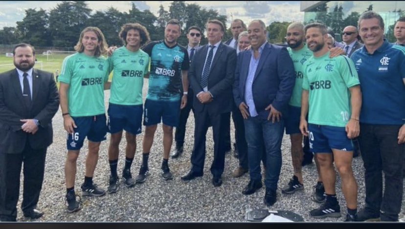Filipe Luis, Willian Arão, Diego Alves, Bolsonaro, Marcos Braz, Gabigol e Diego: apoio. Reprodução do Twitter