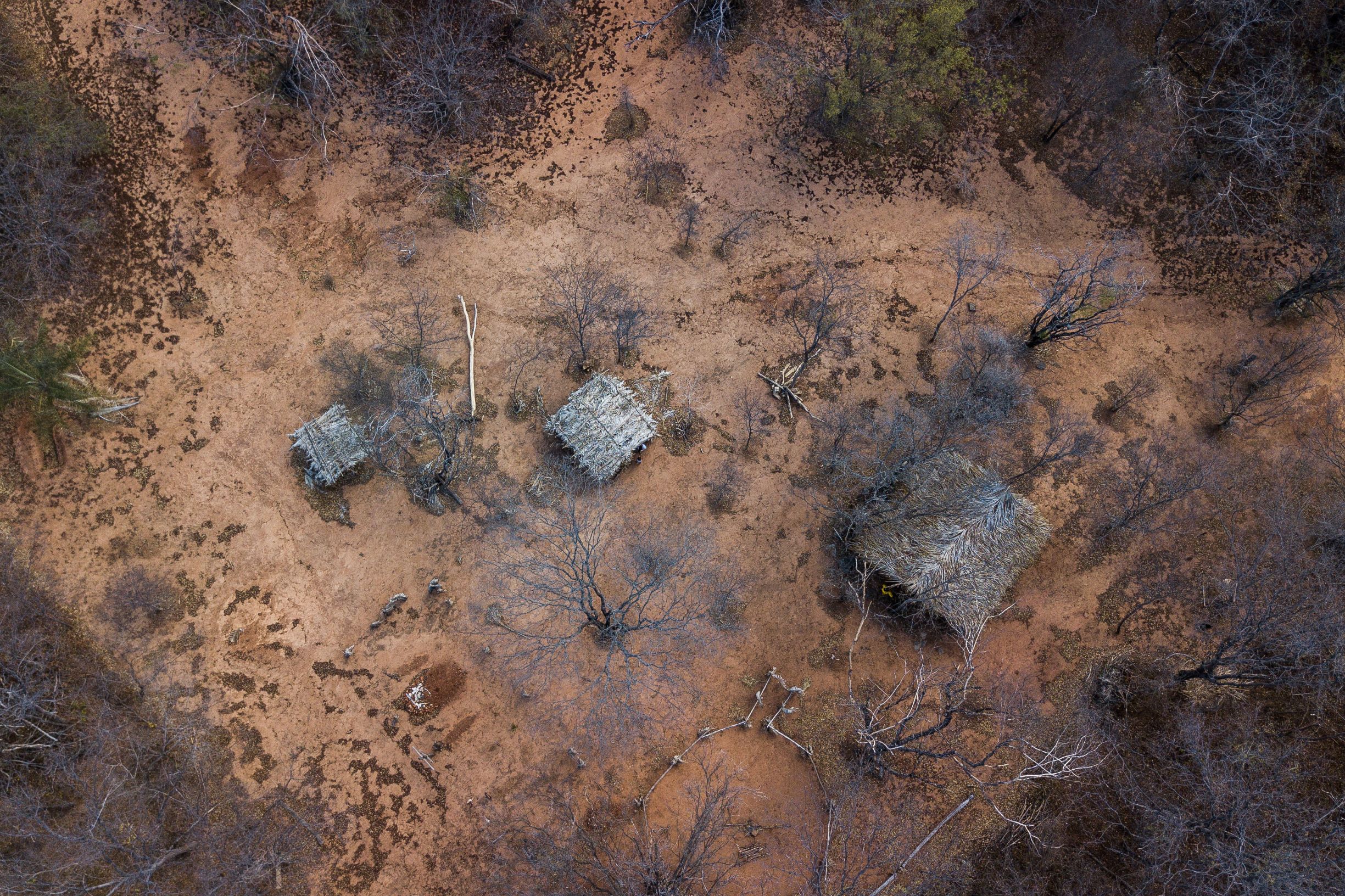 Casas de indígenas na reserva Xakriabá: restrição territorial e dependência externa (Foto: Flávio Tavares)