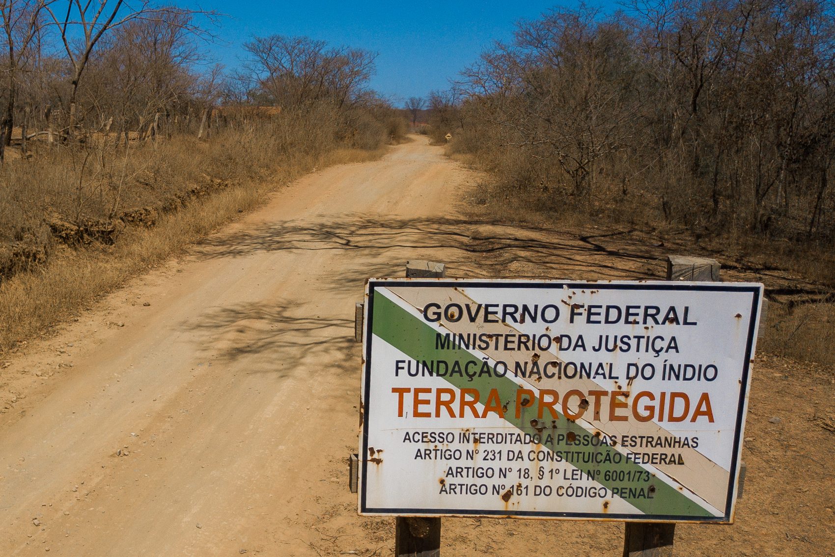 Entrada da reserva Xakriabá: menos da metade do território tradicional reivindicado pelos indígenas (Foto: Flavio Tavares/Projeto Colabora)
