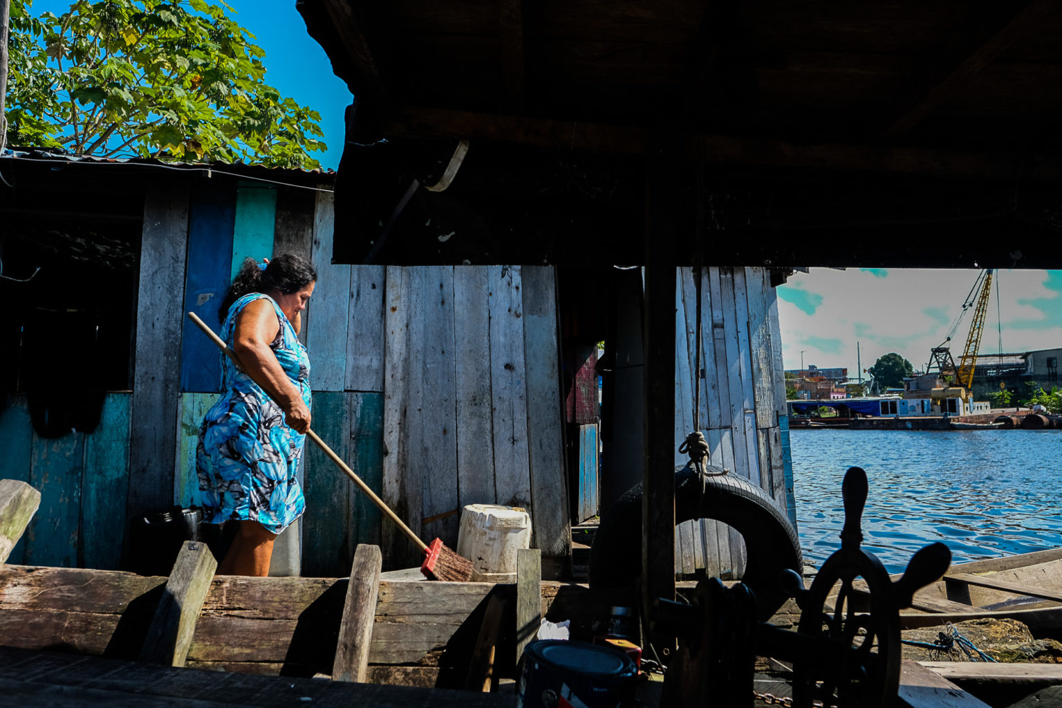 A dona de casa Sônia Freitas da Silvas, moradora do Beco São Raimundo: troca de casa por conta da cheia e convivência com enchentes (Foto: Alberto César Araújo/Amazônia Real)