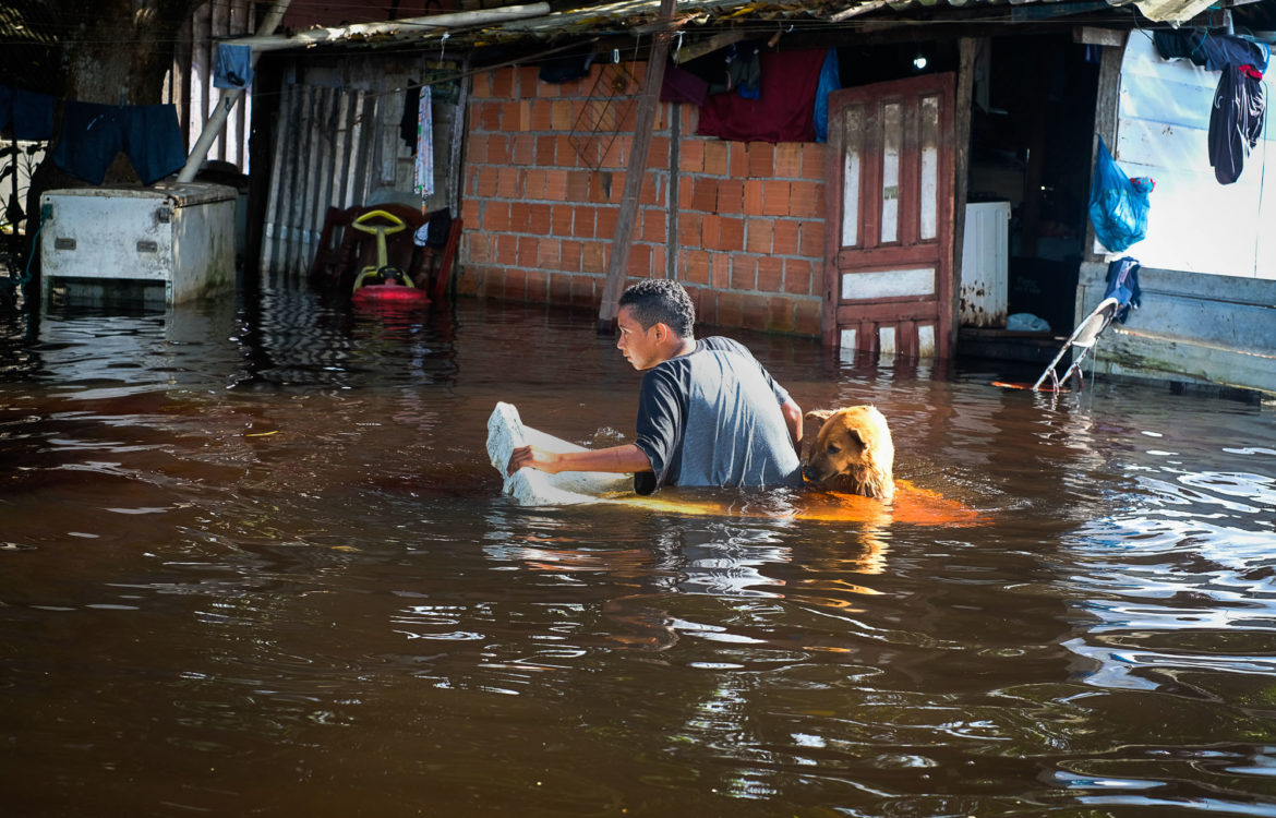Bairro do Puraquequara, em Manaus, tomado pelas águas: cheia histórica do Rio Negro (Foto: Alberto César Araújo/Amazônia Real - 23/05/2021)