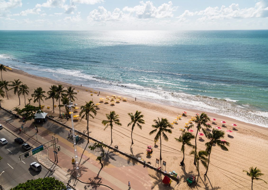 Praia da Boa Viagem: no bairro cartão-postal do Recife passa o ex-rio Jordão