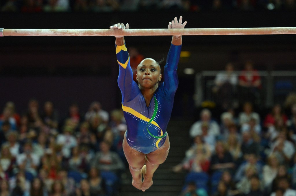 Daiane dos Santos em apresentação nos Jogos Olímpicos de Londres 2012: título mundial pouco valorizado por falta de medalha olímpica (Foto: Ben Stansall / AFP)