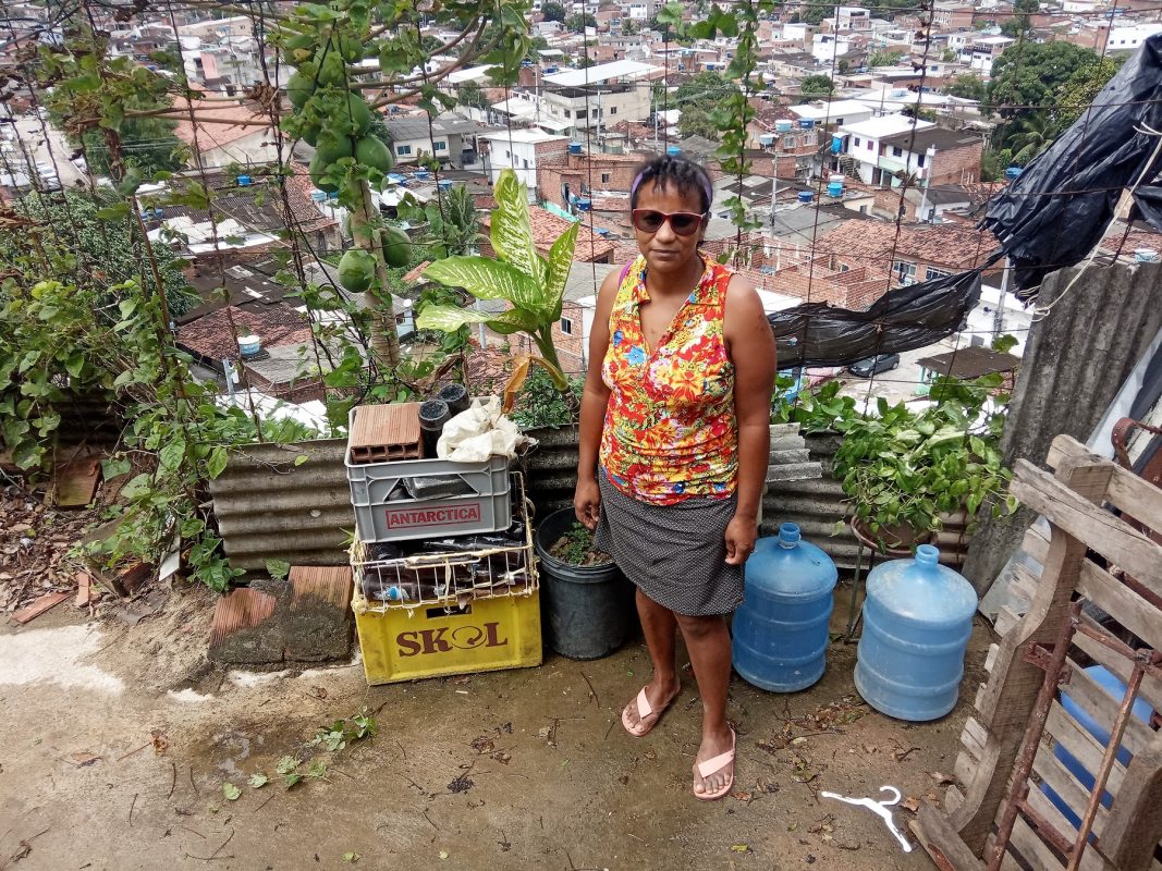 Dona Tô, moradora do Alto Nova Olinda