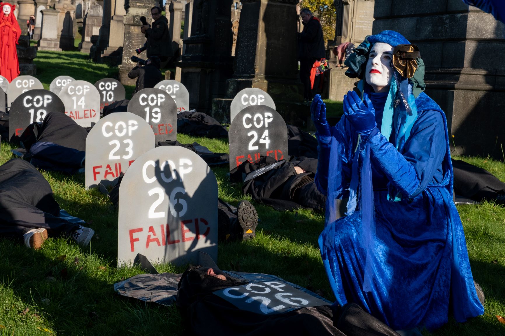 Protesto em Glasgow contra o resultado da COP26: críticas à falta de ambição para a salvação do clima (Foto: Pierre Larrieu / Hans Lucas / AFP - 13/11/2021)