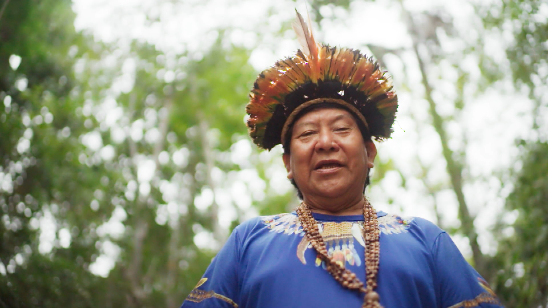 O xamã Davi Kopenawa Yanomami e sua mensagem: "Vamos parar e achar solução: sem a floresta, sem a árvore, sem a água, não tem a vida" (Foto: Tv Globo)